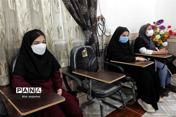 تقدیر از دانش آموزان گلوگاهی برگزیده جشنواره تابستان شاد