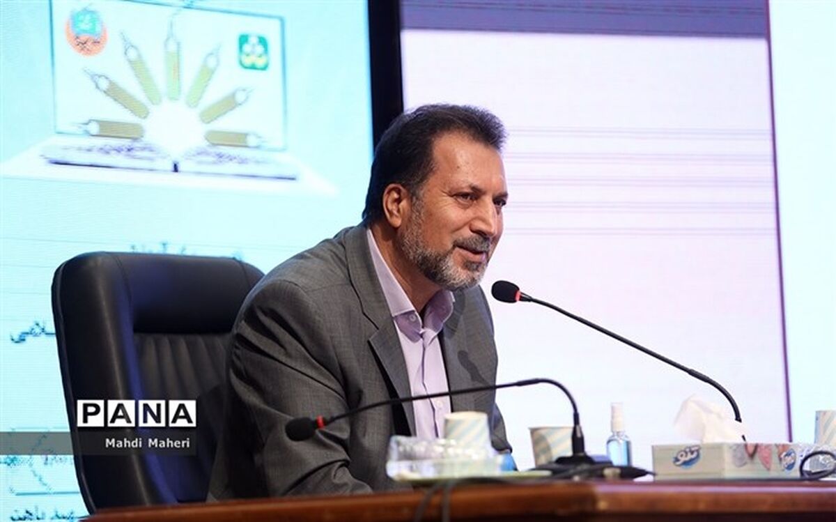 کمره ای: بازگشایی مدارس تدریجی خواهد بود
