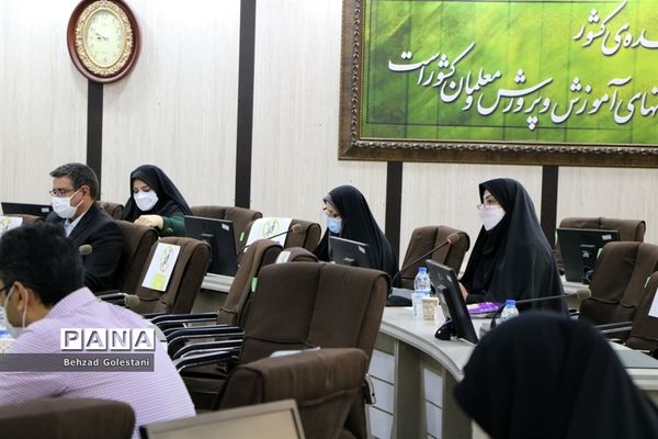 نشست صمیمی معاون وزیر آموزش و پرورش با مدیران مدارس آذربایجان غربی در شبکه شاد