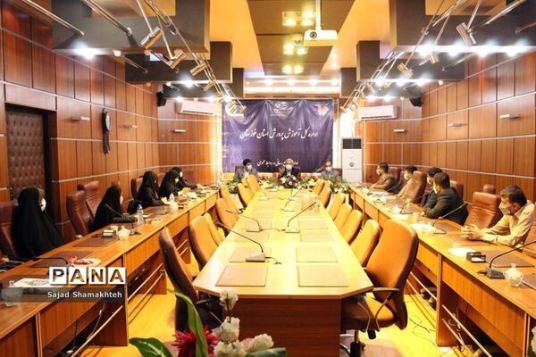 نشست هیات رئیسه مجلس دانش آموزی خوزستان با مدیرکل آموزش و پرورش