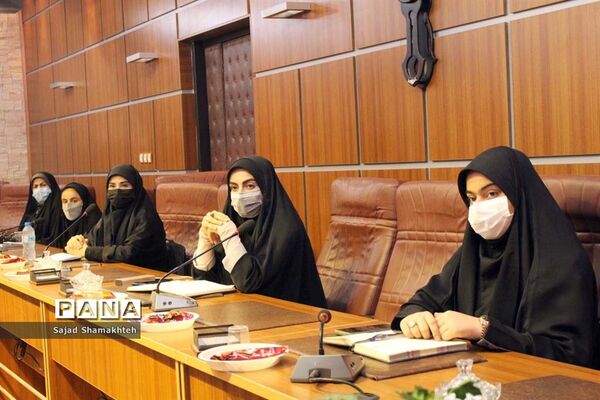 نشست هیات رئیسه مجلس دانش آموزی خوزستان با مدیرکل آموزش و پرورش