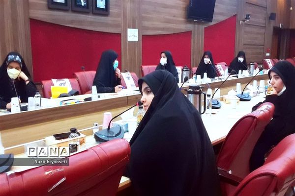 مسابقه مناظره دانش‌آموزی یاوران ولایت ویژه‌ فرماندهان واحد بسیج دانش‌آموزی استان تهران