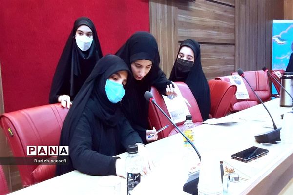 مسابقه مناظره دانش‌آموزی یاوران ولایت ویژه‌ فرماندهان واحد بسیج دانش‌آموزی استان تهران