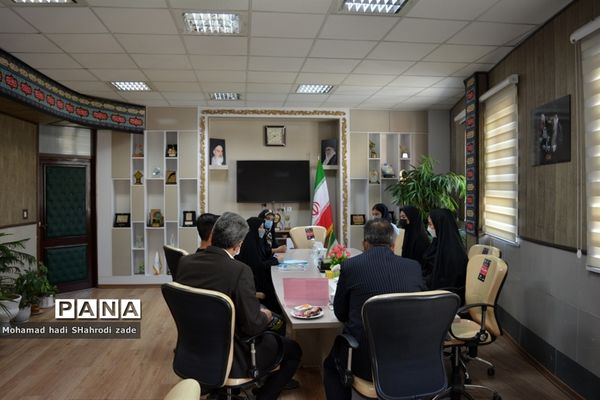 تجلیل از منتخبین رتبه برتر استانی در جشنواره نوجوان سالم و طرح یارگیری در ناحیه یک مشهد