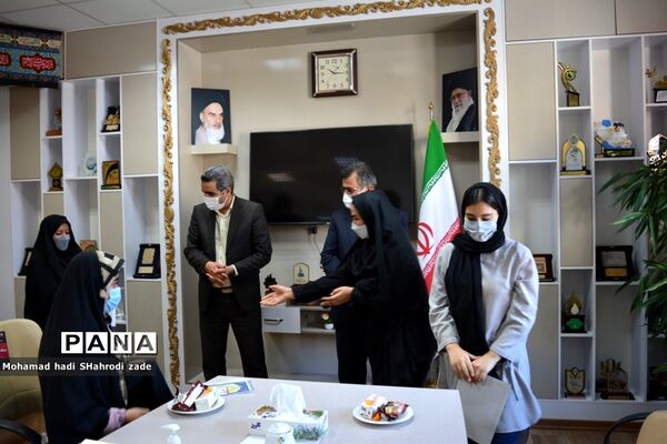 تجلیل از منتخبین رتبه برتر استانی در جشنواره نوجوان سالم و طرح یارگیری در ناحیه یک مشهد