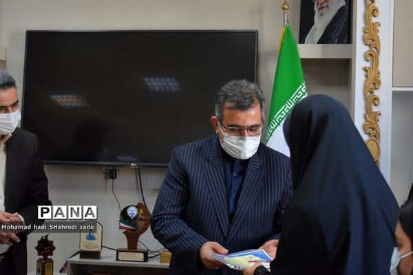تجلیل از منتخبین رتبه برتر استانی در جشنواره نوجوان سالم و طرح یارگیری در ناحیه یک مشهد