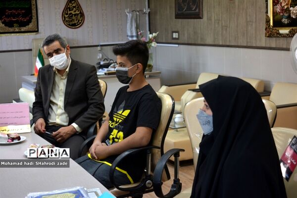 تجلیل از منتخبین رتبه برتر استانی در جشنواره نوجوان سالم و طرح یارگیری در ناحیه یک مشهد