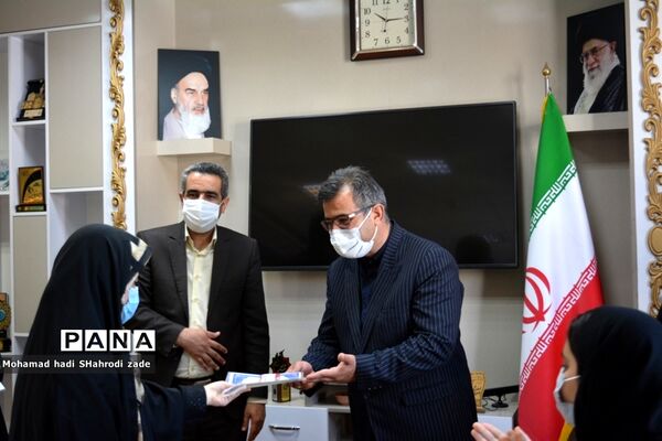 تجلیل از منتخبین رتبه برتر استانی در جشنواره نوجوان سالم و طرح یارگیری در ناحیه یک مشهد