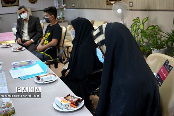 تجلیل از منتخبین رتبه برتر استانی در جشنواره نوجوان سالم و طرح یارگیری در ناحیه یک مشهد