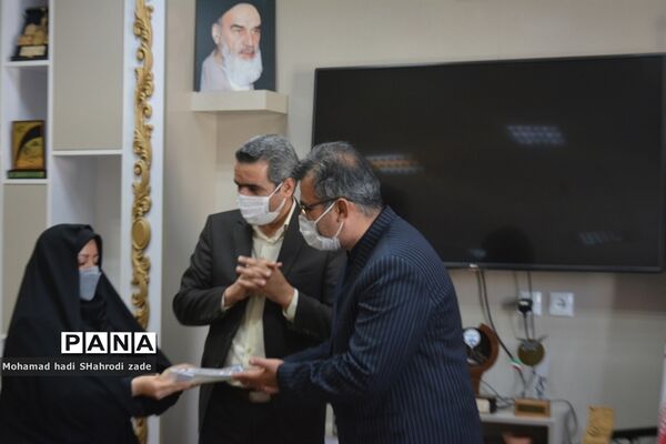 تجلیل از منتخبین رتبه برتر استانی در جشنواره نوجوان سالم و طرح یارگیری در ناحیه یک مشهد