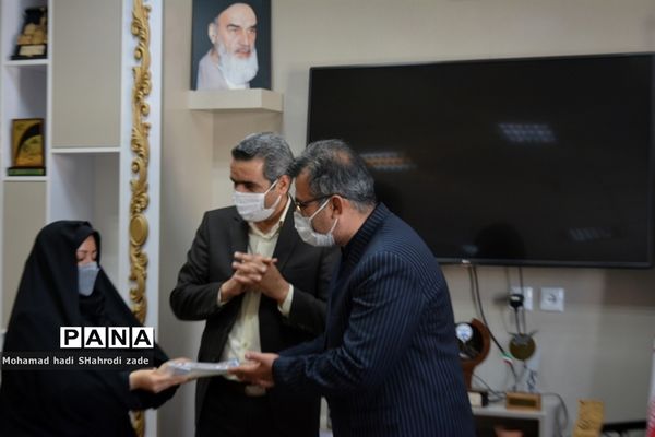 تجلیل از منتخبین رتبه برتر استانی در جشنواره نوجوان سالم و طرح یارگیری در ناحیه یک مشهد