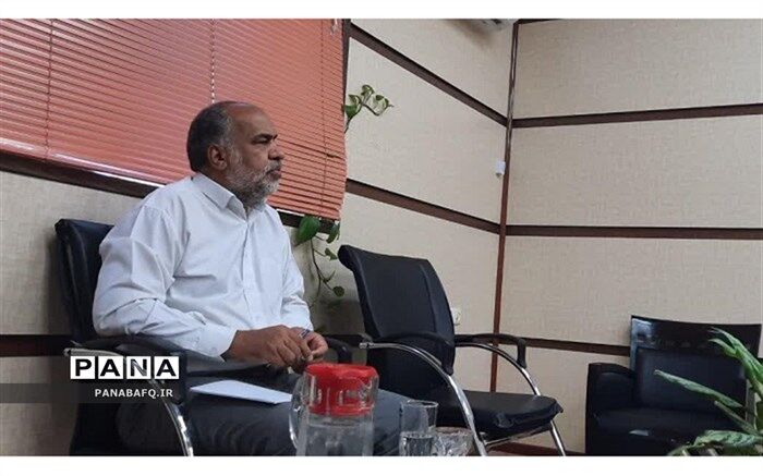 مصمم به استفاده از نظرات هیئت رئیسه مجلس دانش‌آموزی و برگزاری جلسات مستمر هستم