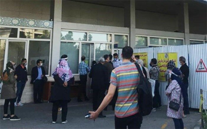 چالش حضور ثبت‌نام نکرده‌ها در صف واکسیناسیون