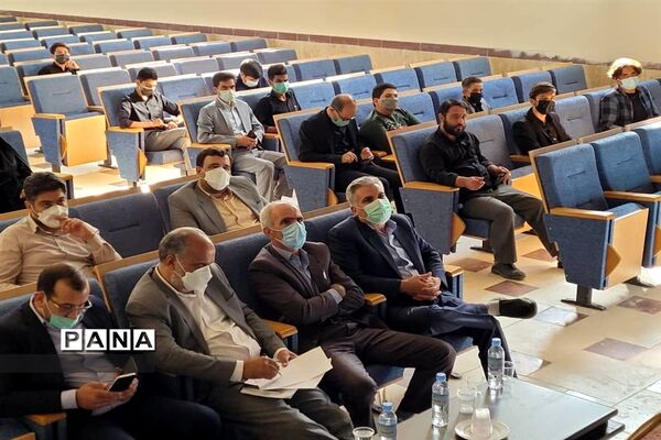 نشست نمایندگان مجلس دانش آموزی ابرکوه با نماینده مجلس