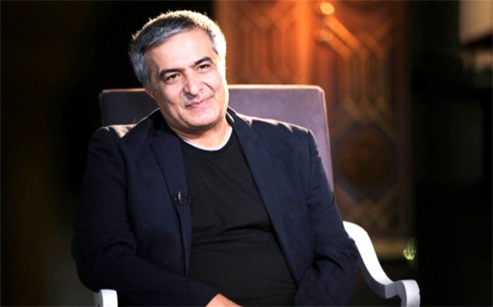 نشان ارادت میزبان یک کارگردان و تهیه کننده سینما می شود