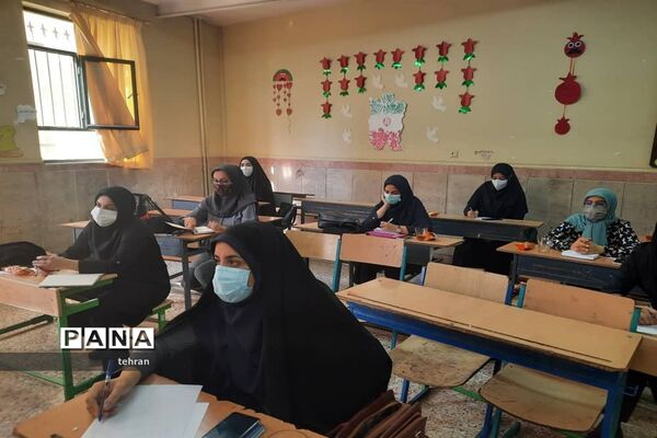 برگزاری کارگاه‌های ترکیبی حضوری و مجازی برای معلمان جدیدالورود ابتدایی منطقه 7
