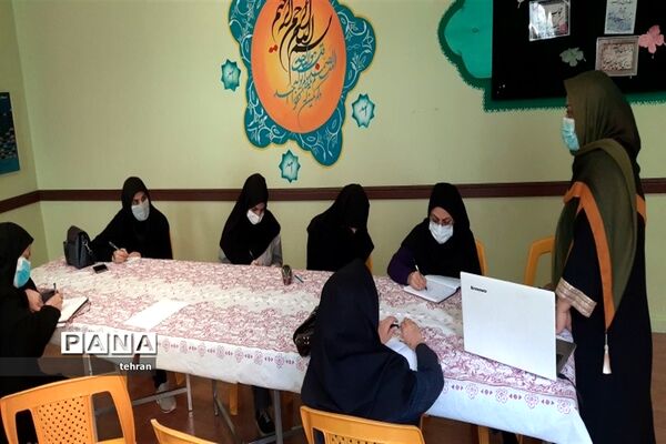 برگزاری کارگاه‌های ترکیبی حضوری و مجازی برای معلمان جدیدالورود ابتدایی منطقه 7
