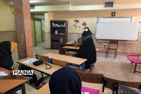 برگزاری کارگاه‌های ترکیبی حضوری و مجازی برای معلمان جدیدالورود ابتدایی منطقه 7