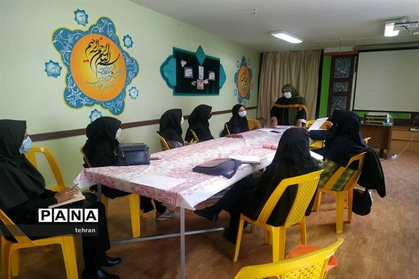 برگزاری کارگاه‌های ترکیبی حضوری و مجازی برای معلمان جدیدالورود ابتدایی منطقه 7