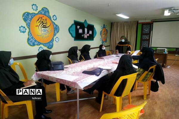 برگزاری کارگاه‌های ترکیبی حضوری و مجازی برای معلمان جدیدالورود ابتدایی منطقه 7