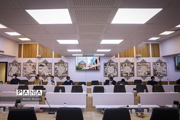 نشست رونمایی از کتاب (معرفی فعالان زیست بوم نوشت افزار ایرانی)