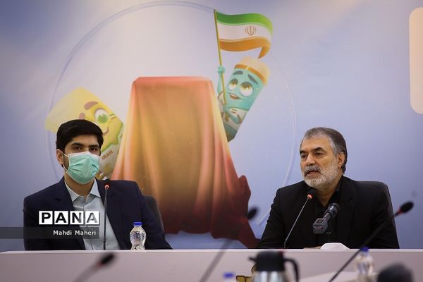 نشست رونمایی از کتاب (معرفی فعالان زیست بوم نوشت افزار ایرانی)