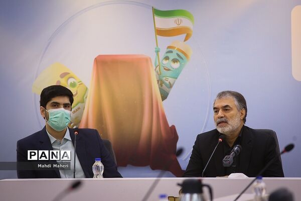 نشست رونمایی از کتاب (معرفی فعالان زیست بوم نوشت افزار ایرانی)