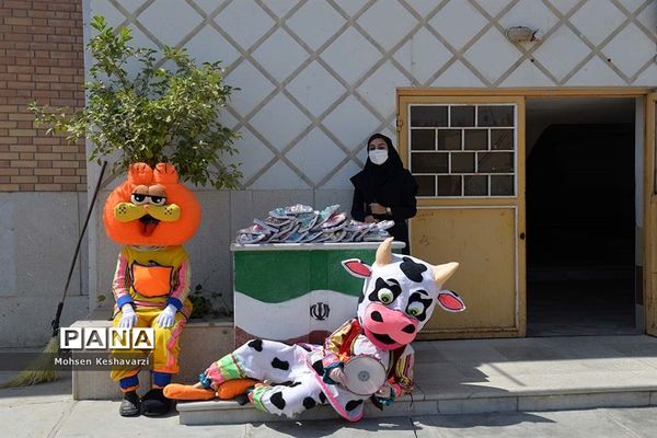 توزیع 1000 بسته تحصیلی در بین دانش‌آموزان مناطق محروم شیراز