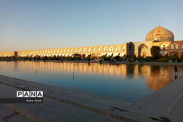 میدان امام اصفهان نمونه‌ای از معماری ایرانی و اسلامی