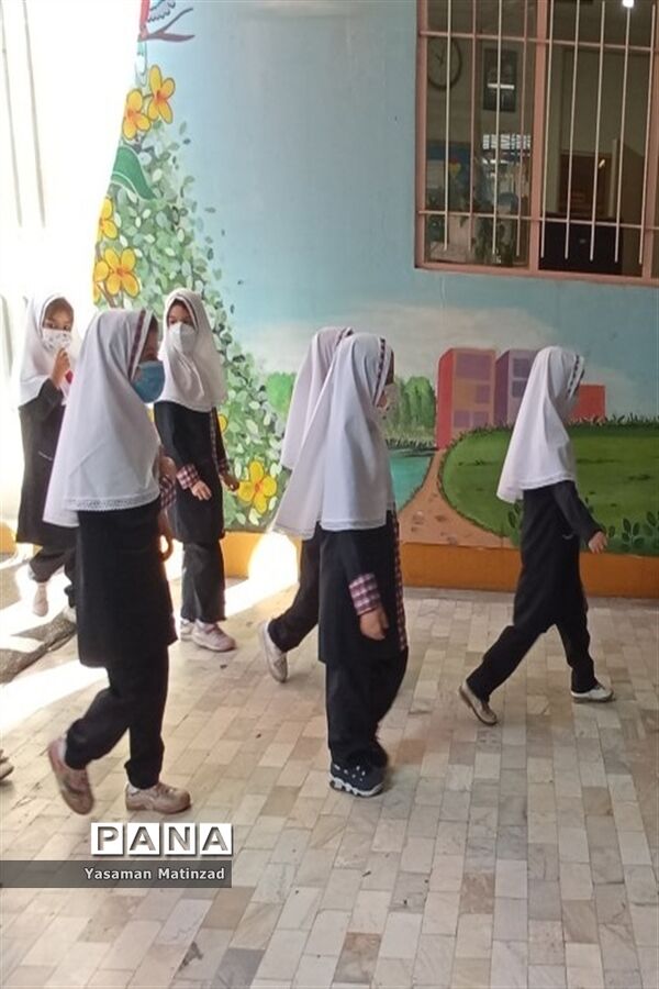 جشن شکوفه‌ها در دبستان دخترانه راضیه منطقه 8