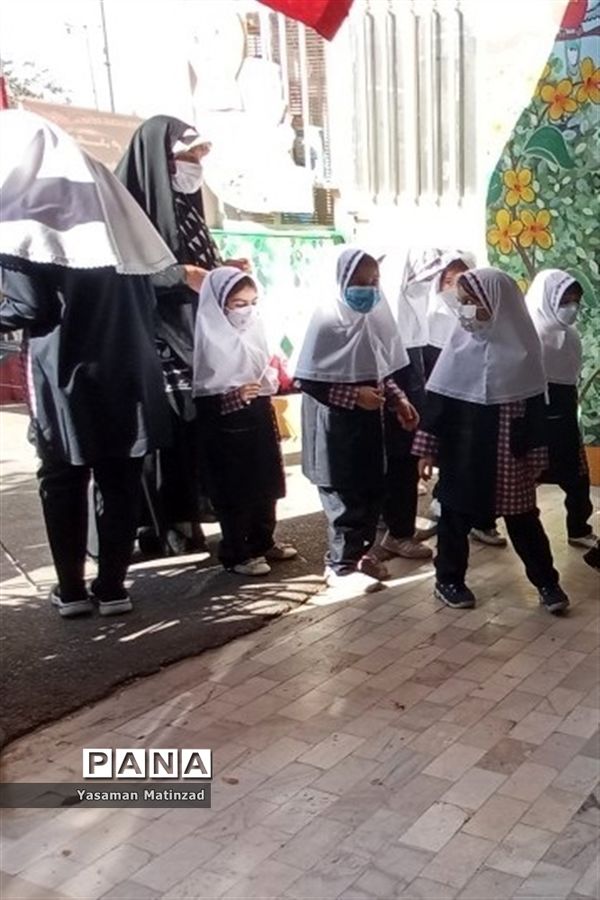 جشن شکوفه‌ها در دبستان دخترانه راضیه منطقه 8