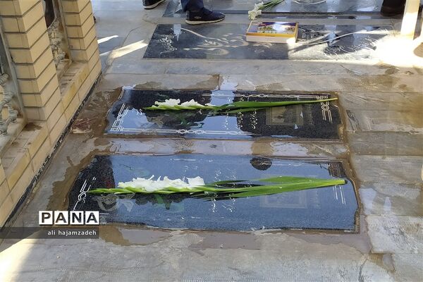 عطر افشانی مزار شهدای فشافویه در دومین روز از هفته دفاع مقدس