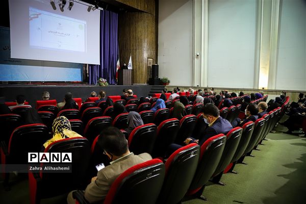 آیین تجلیل از معلمان و عوامل مدرسه تلویزیونی ایران