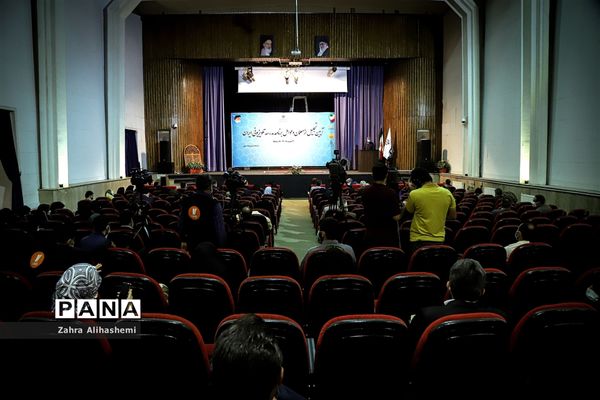 آیین تجلیل از معلمان و عوامل مدرسه تلویزیونی ایران