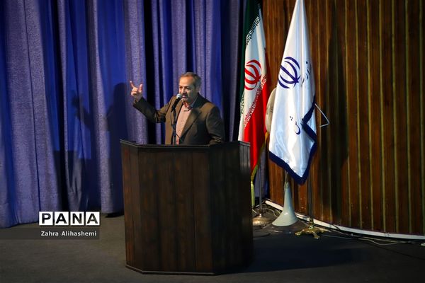 آیین تجلیل از معلمان و عوامل مدرسه تلویزیونی ایران