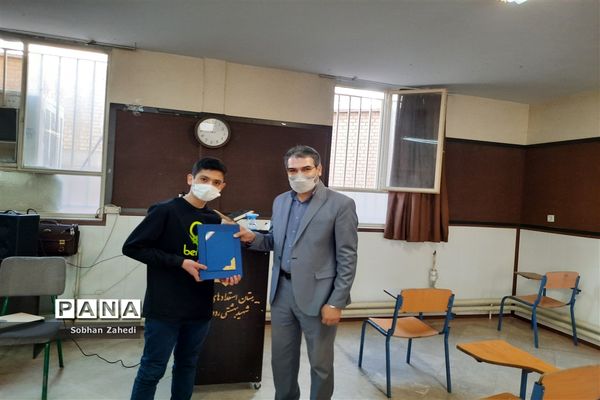 تقدیر از دانش‌آموزان مدرسه شهید بهشتی رودهن