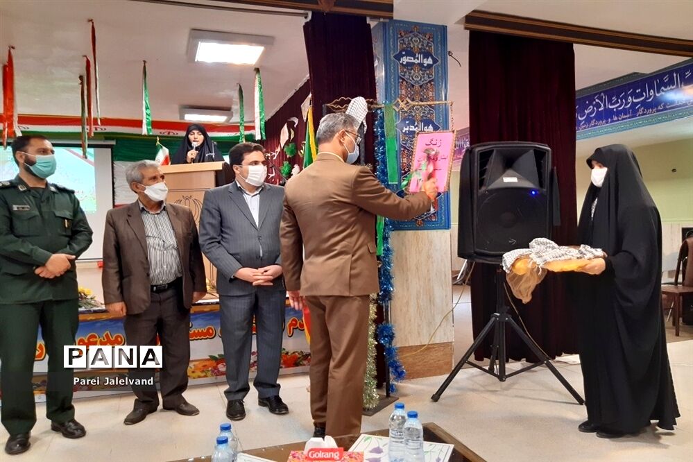 نواختن زنگ ایثار و شهادت  را مدرسه شهدای اقتدار ملارد