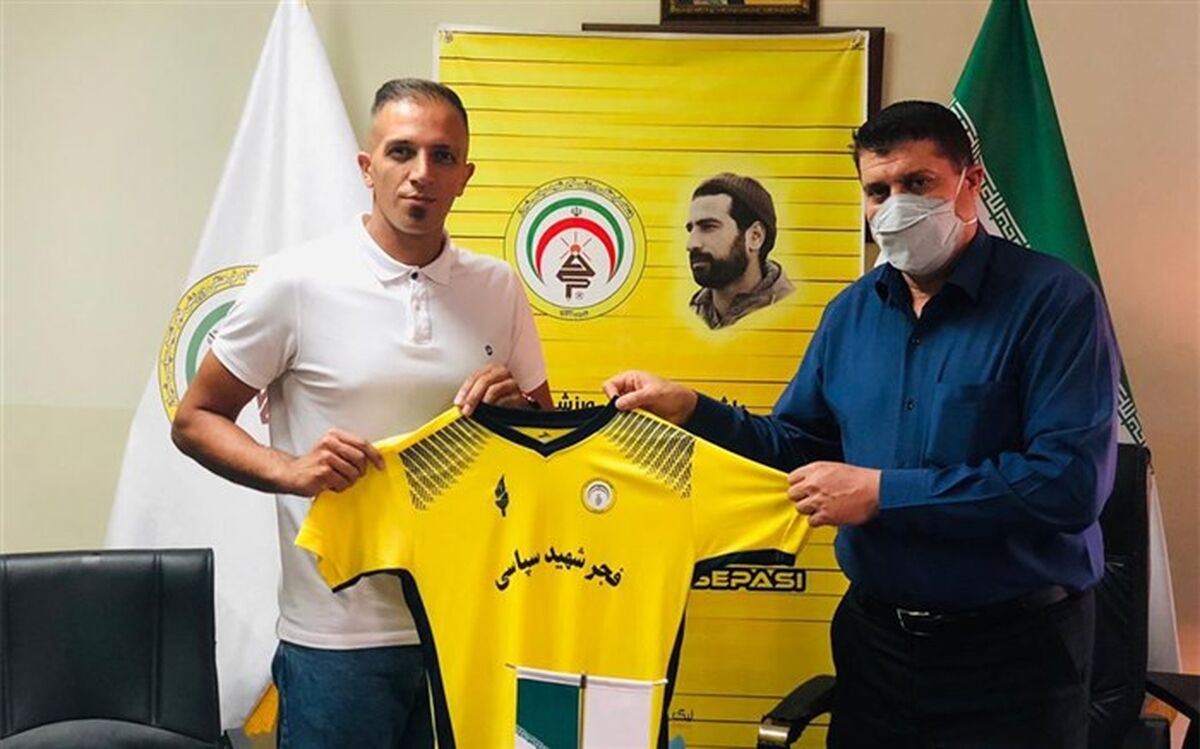 گلر سابق پرسپولیس با فجر یکساله بست