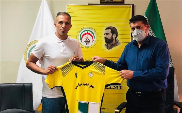 گلر سابق پرسپولیس با فجر یکساله بست