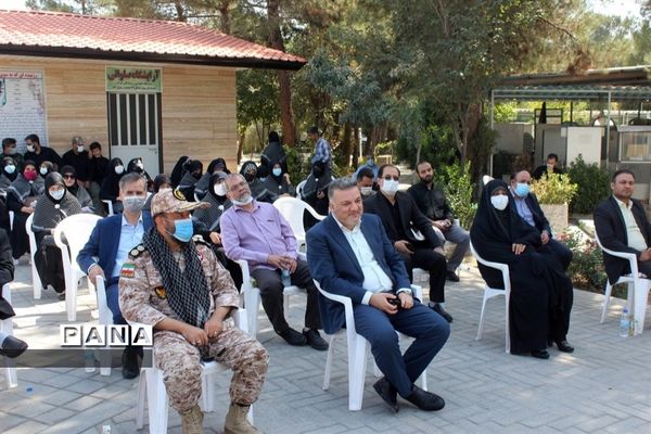 برنامه متمرکز هفته دفاع مقدس و گرامیداشت یاد و خاطره شهدا همراه با اهدا گل به شهدای دفاع مقدس