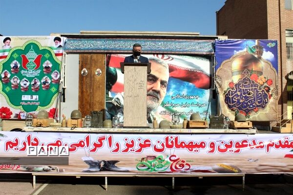 برنامه متمرکز هفته دفاع مقدس و گرامیداشت یاد و خاطره شهدا همراه با اهدا گل به شهدای دفاع مقدس