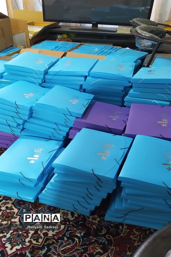 اهدای۵۰۰پک لوازم التحریرازطرف کانون خدمت رضوی شهرستان گلپایگان