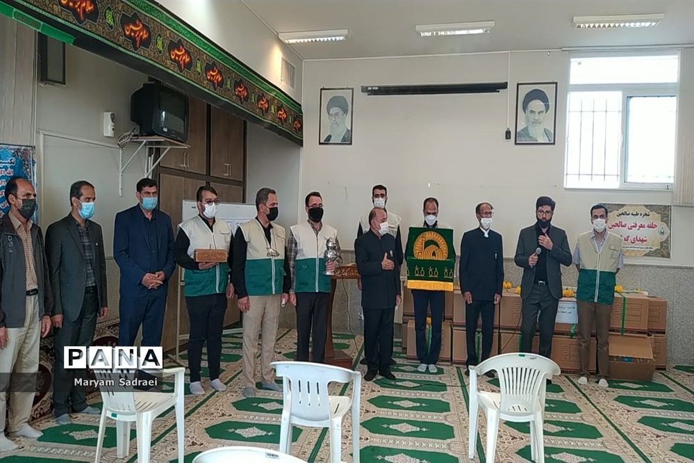 اهدای۵۰۰پک لوازم التحریرازطرف کانون خدمت رضوی شهرستان گلپایگان