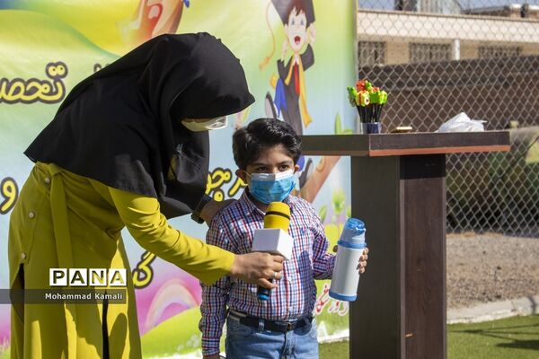 مراسم نمادین جشن شکوفه‌ها و غنچه‌ها در دبستان دین و دانش شهر نیم‌ور