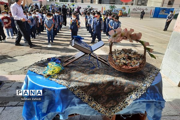 جشن شکوفه‌ها در مدرسه ابتدایی ایمان رودهن