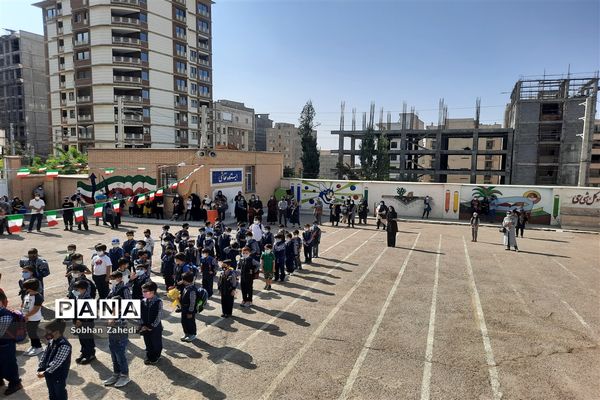 جشن شکوفه‌ها در مدرسه ابتدایی ایمان رودهن