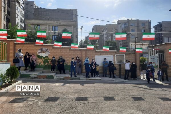 جشن شکوفه‌ها در مدرسه ابتدایی ایمان رودهن