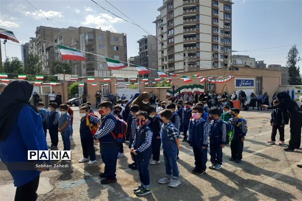 جشن شکوفه‌ها در مدرسه ابتدایی ایمان رودهن