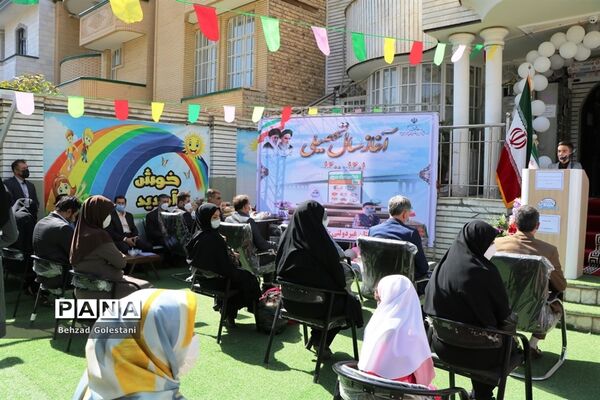 نواختن زنگ غنچه‌ها و شکوفه‌ها در ارومیه