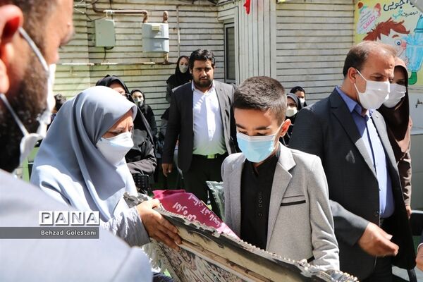 نواختن زنگ غنچه‌ها و شکوفه‌ها در ارومیه